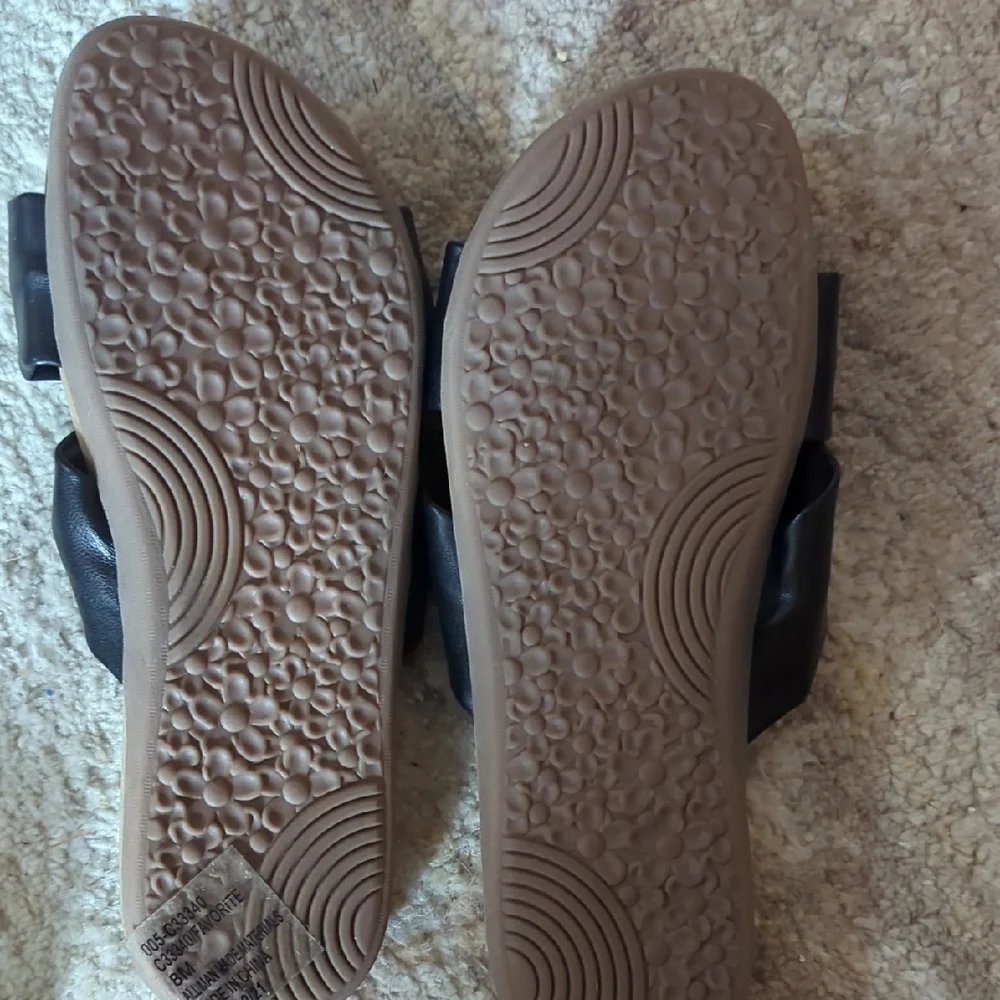 Cliffs by WHITE MOUNTAIN Black and Tan Knotted Sandals